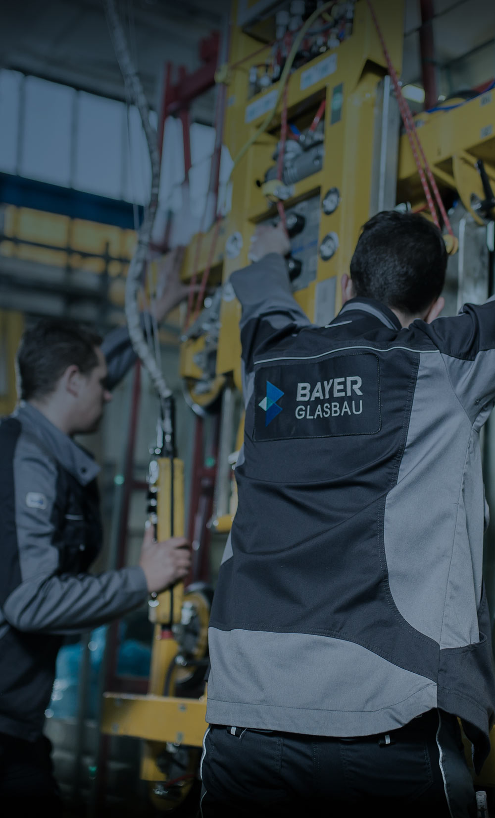 BAYER Glasbau Mitarbeiter bei der Arbeit